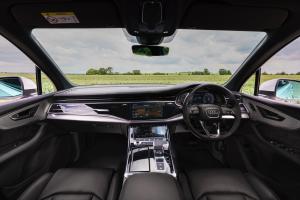 Audi Q7 55 TFSI e Quattro S-Line 2020 года  (UK)